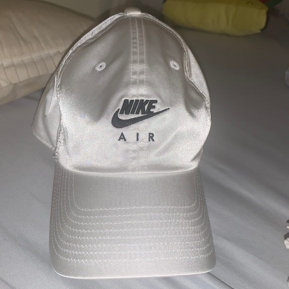 Nike Accessories - Nike Women’s Hat